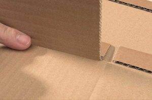 Universal-Versandverpackungen aus brauner Wellpappe - Karton mit Aufreißfaden und Selbstklebeverschluss